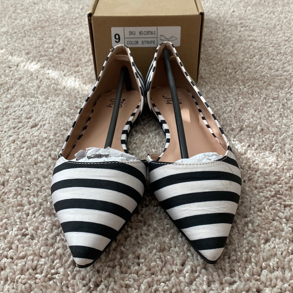 Striped black/white d’orsay ballet flat. NWT